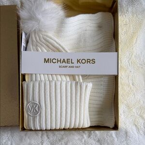 Michael Kors Cream Knit Scarf and Hat Gift Set